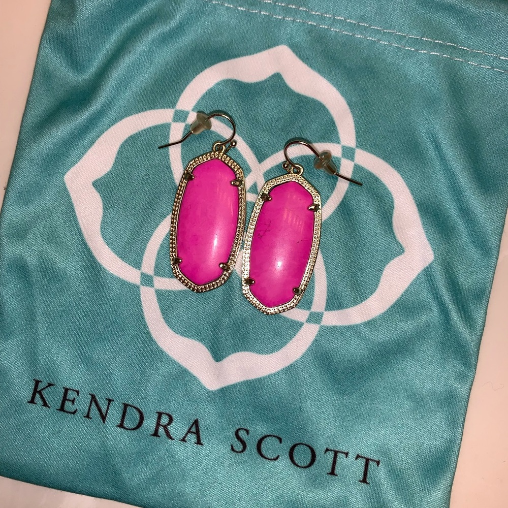 Excellent condition gold back, Elle style Kendra Scott earrings in hot pink.